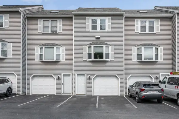 95 Tennis Plaza Rd #7, Dracut, MA 01826