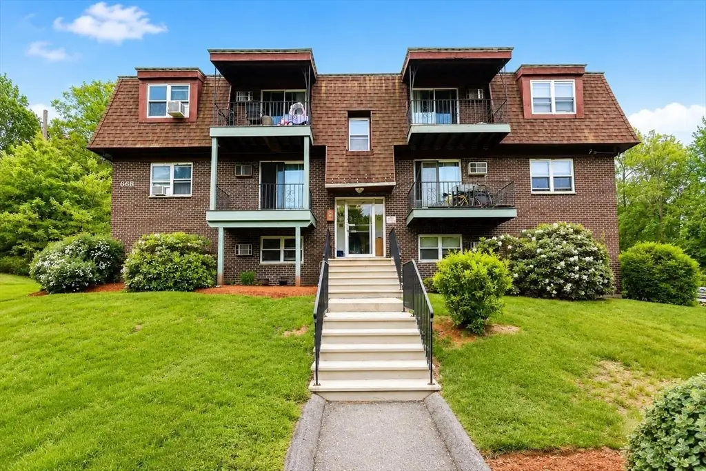 668 Robbins Ave #3, Dracut, MA 01826 - #1
