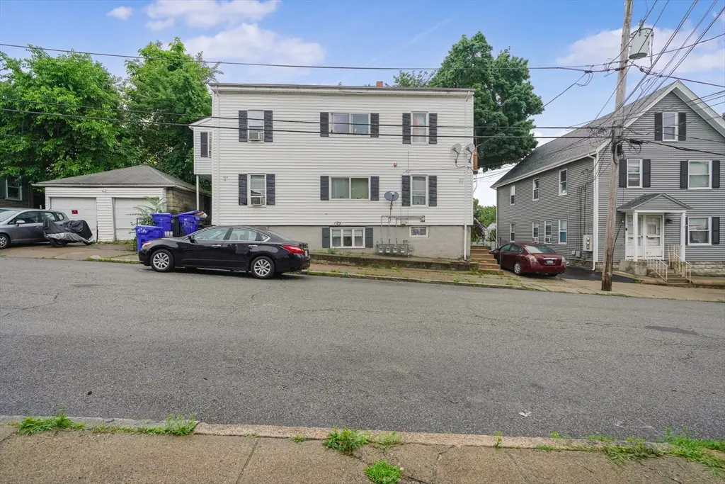 39 Highland St, Pawtucket, RI 02860 - #1