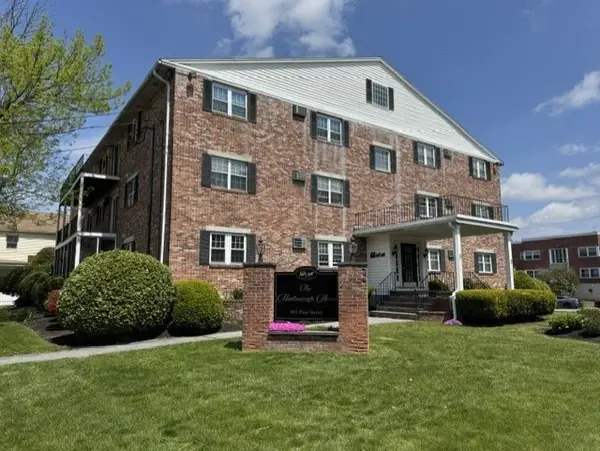 305 Pine St #12, Lowell, MA 01851