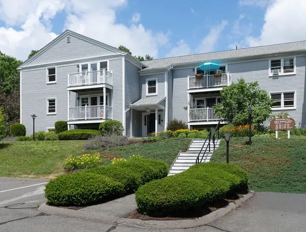 46 Evergreen Rd #207, Northampton, MA 01053