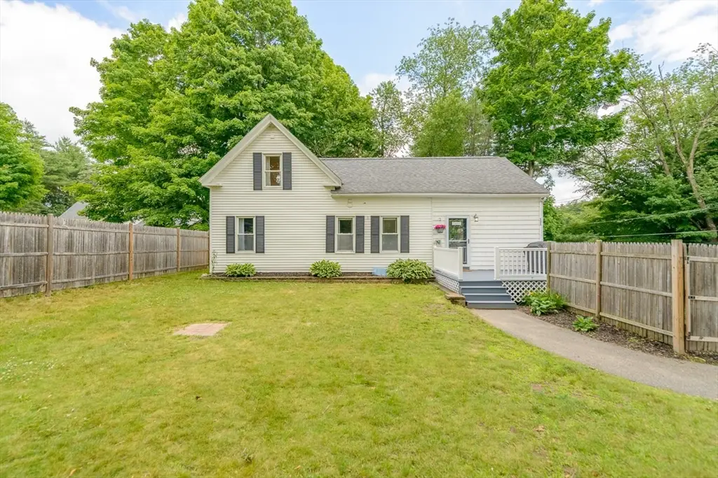11 Province St, Pepperell, MA 01463 - #1