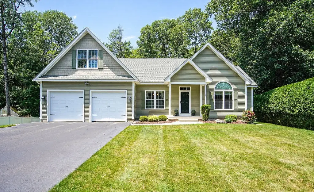 5 Red Bridge Ln, South Hadley, MA 01075 - #1