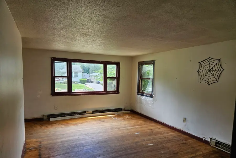 5 Morin Dr, Easthampton, MA 01027 - #2