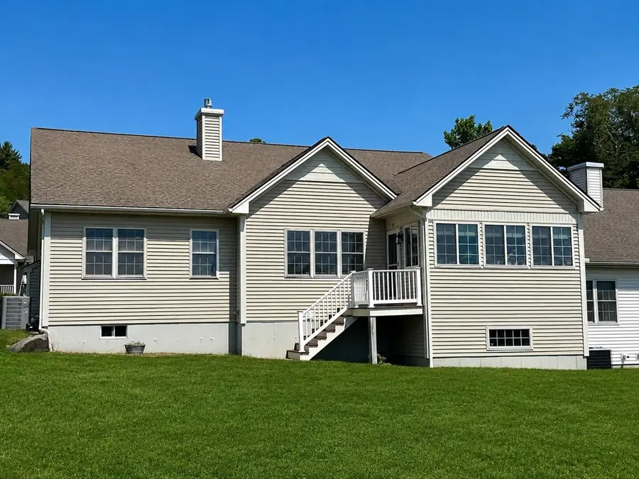 717 Northampton St #12, Holyoke, MA 01040 - #2