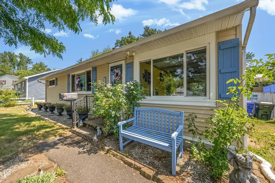 39 Wakefield St, Springfield, MA 01151 - #3