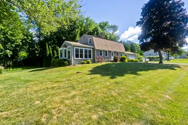 148 Clover Hill Dr, Agawam, MA 01030