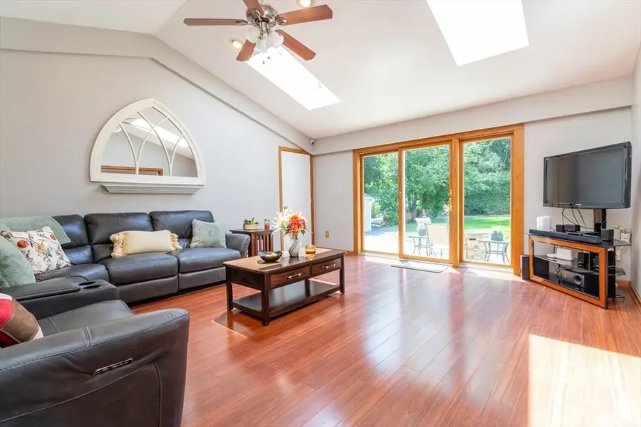 10 Ellis St, Medway, MA 02053 - #3