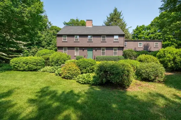 49 Walnut Rd, Hamilton, MA 01982