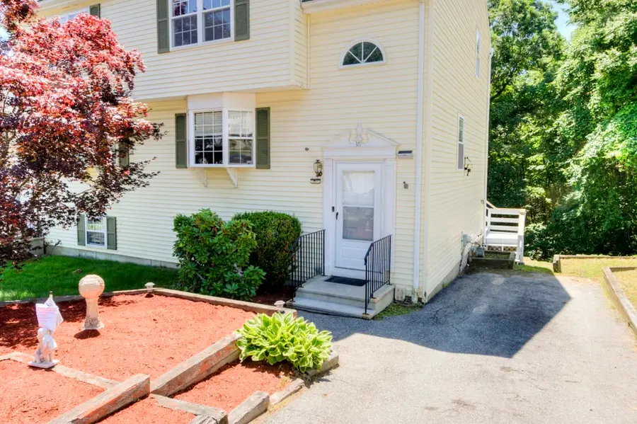 39 Ledgecrest Dr, Worcester, MA 01603 - #3