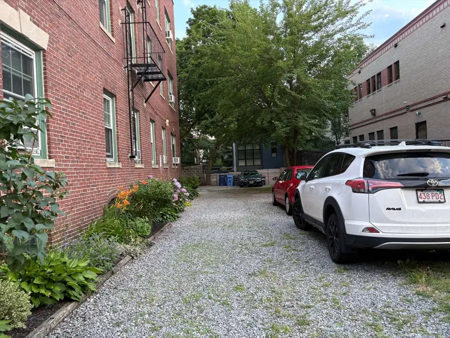 252 Harvard St #1, Cambridge, MA 02139 - #3