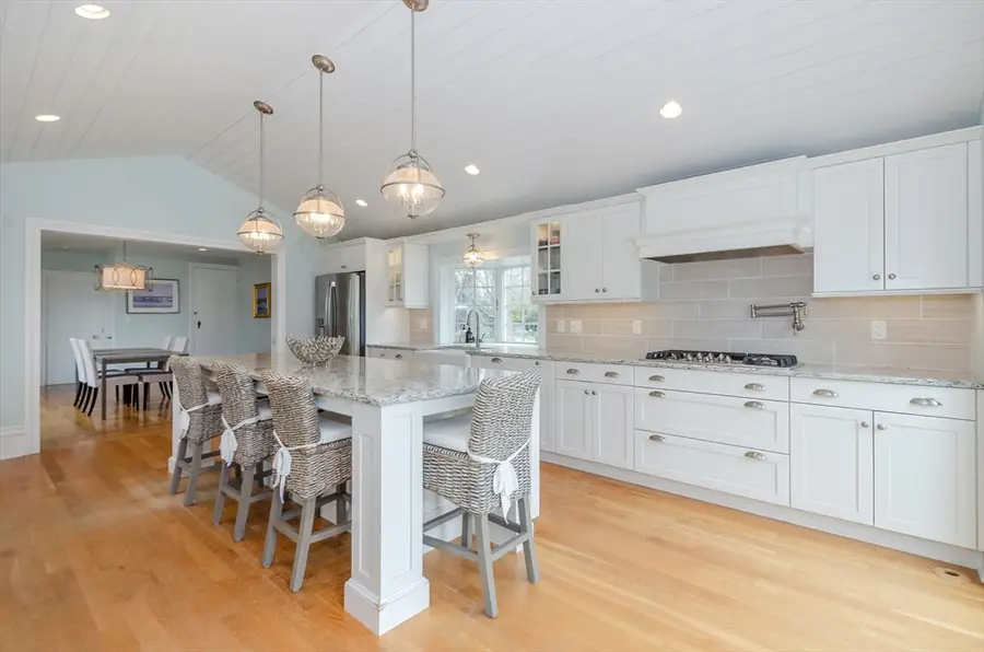774 Dartmouth St, Dartmouth, MA 02748 - #3