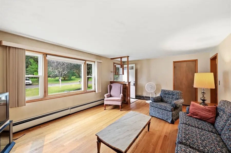 214 Forest Hills Rd, Springfield, MA 01128 - #3