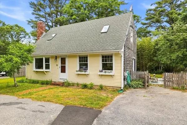 70 Quinaquisset Ave, Mashpee, MA 02649