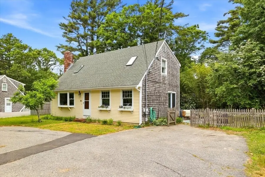 70 Quinaquisset Ave, Mashpee, MA 02649 - #2