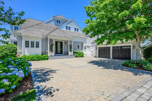 129 Shore Dr W, Mashpee, MA 02649