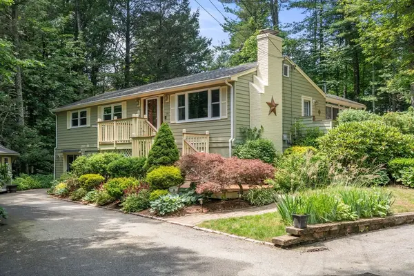 39 Whiting Rd, Oxford, MA 01540