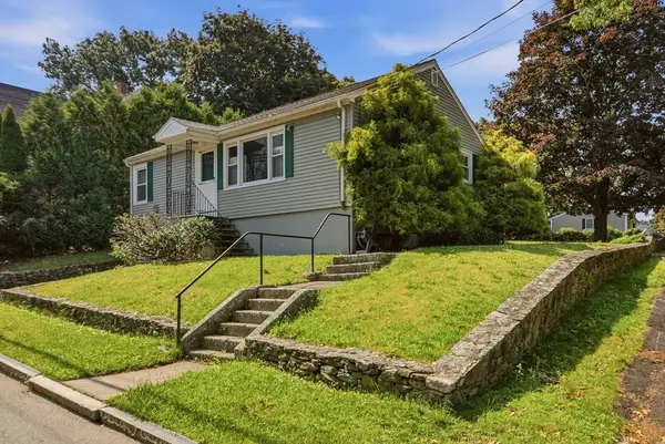 1443 Bedford St, Fall River, MA 02723