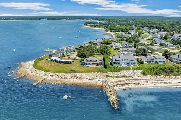 31 Sunset Point Rd, Falmouth, MA 02556