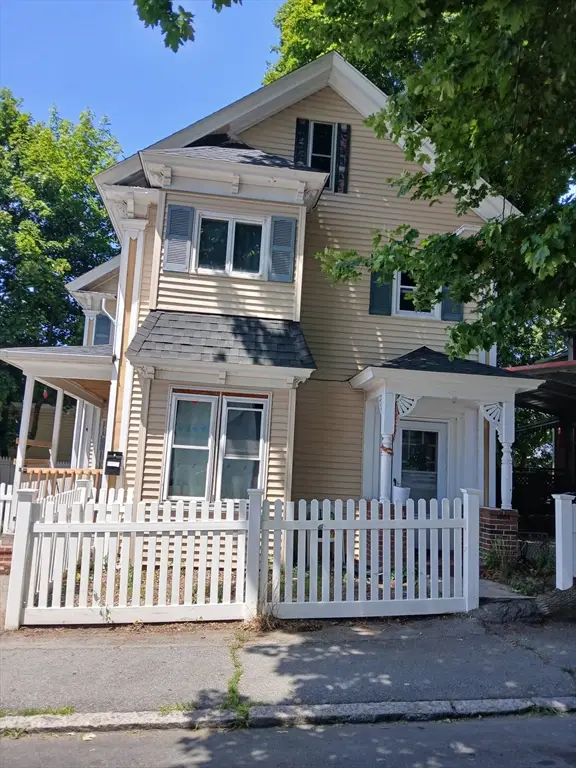 76 Fremont St, Lowell, MA 01850 - #3