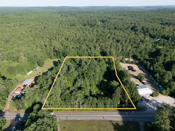 3 Chester Rd, Raymond, NH 03077