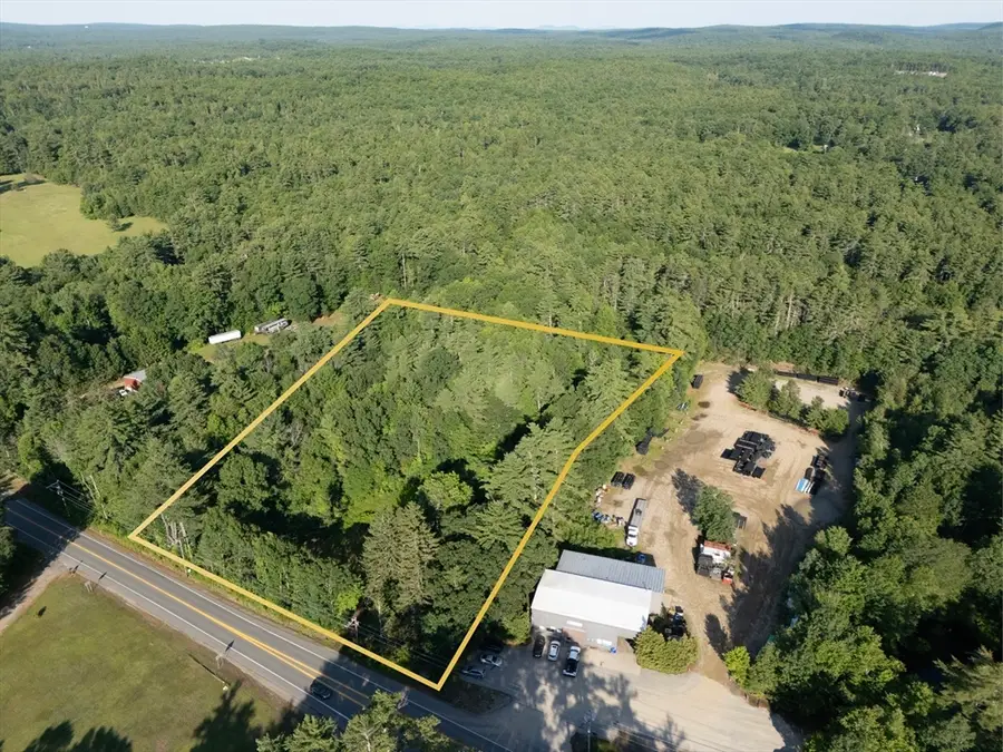3 Chester Rd, Raymond, NH 03077 - #2