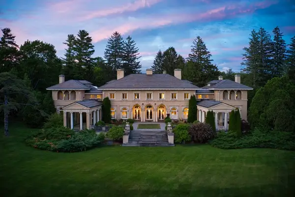 11 Hawthorne, Stockbridge, MA 01262