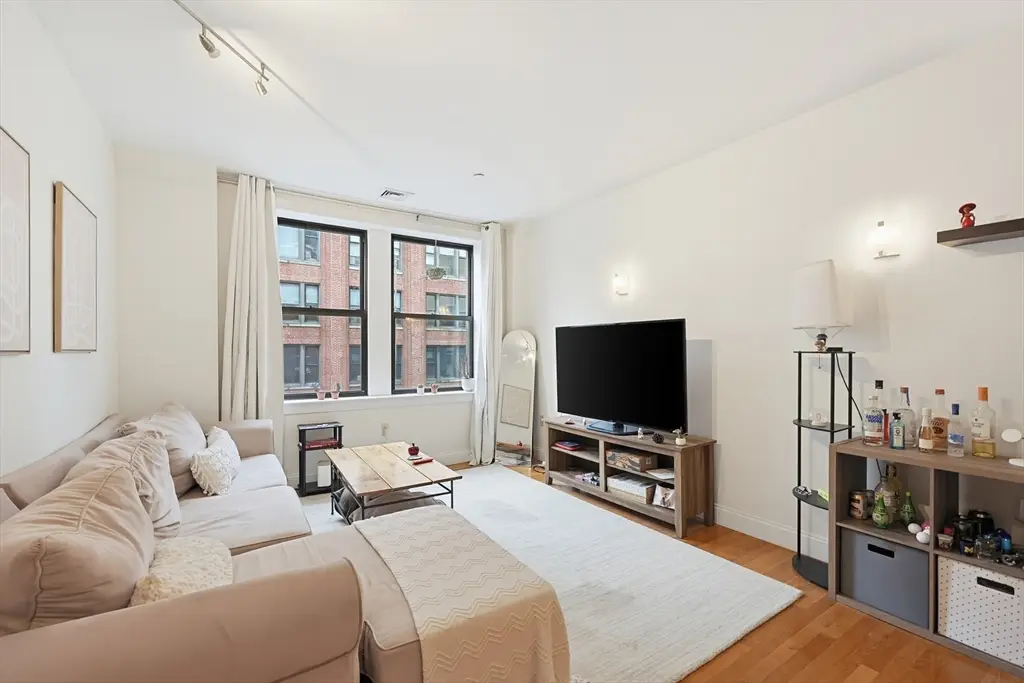 42 Beach St #6B, Boston, MA 02111 - #1