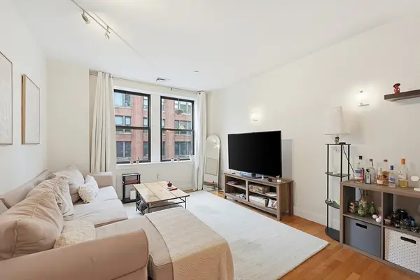 42 Beach St #6B, Boston, MA 02111