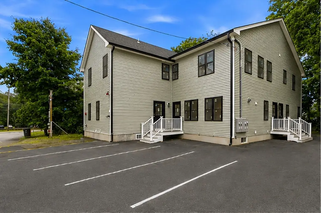 4 Mayhew St, Framingham, MA 01702 - #1