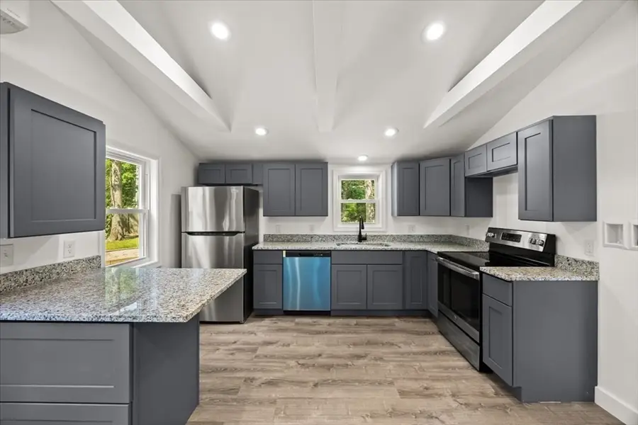 13 Cherry St, Lakeville, MA 02347 - #2