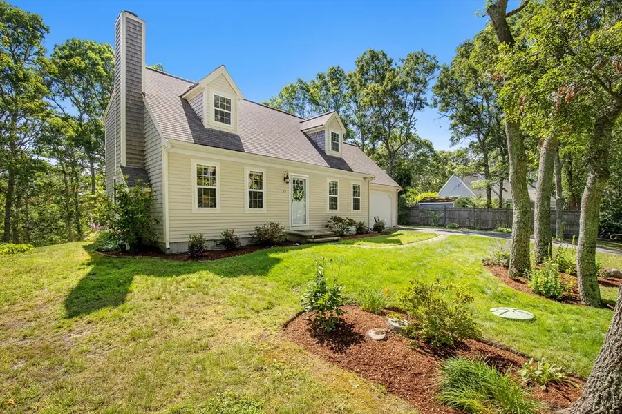 29 Carleton Dr, Mashpee, MA 02649 - #2