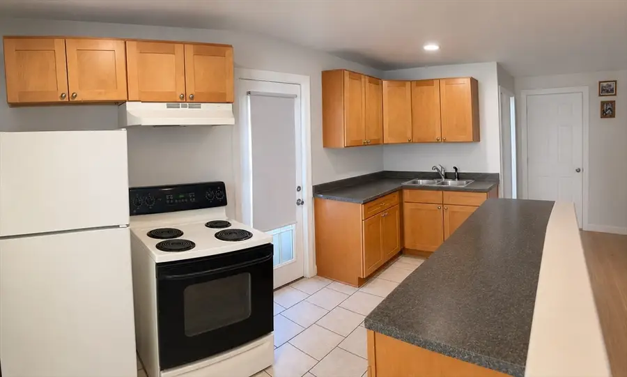 40 Ames St, Springfield, MA 01104 - #3