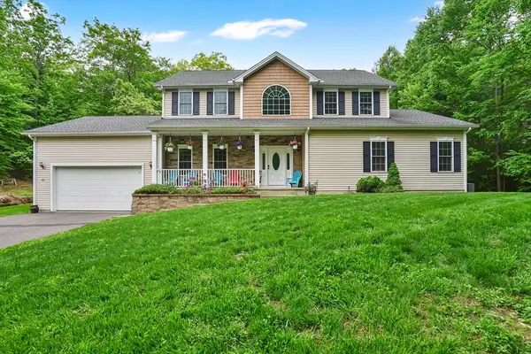32 Bissonnette Cir, Southampton, MA 01073