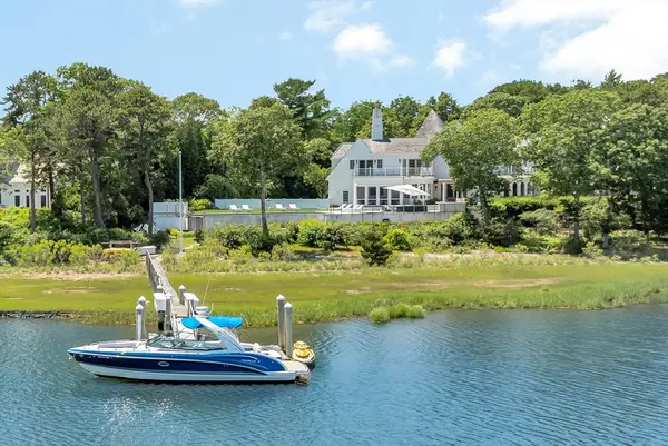 25 Oyster Way, Barnstable, MA 02655