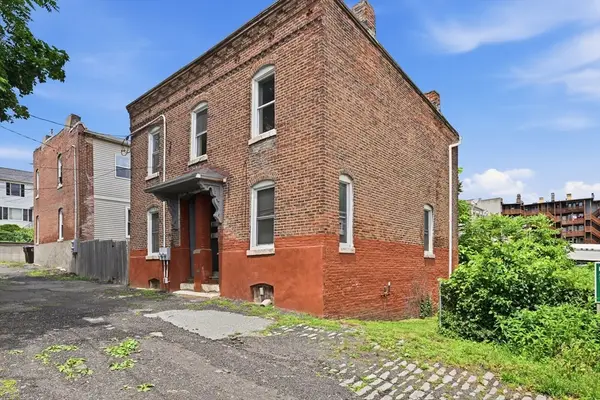 116-118 West St, Holyoke, MA 01040