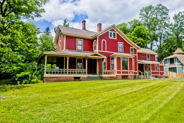2 Crescent Hl, Springfield, MA 01105