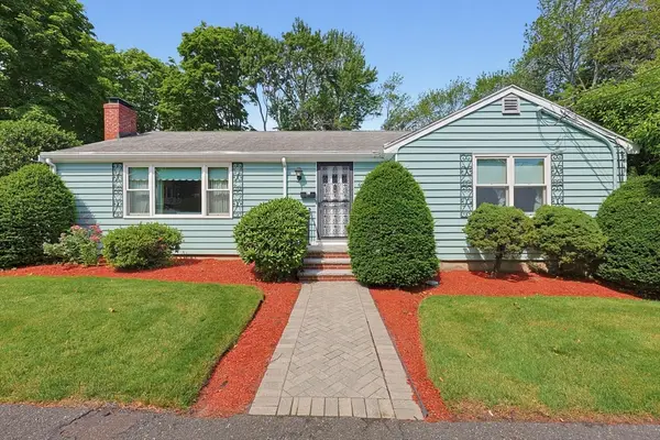 11 Preston St, Wakefield, MA 01880