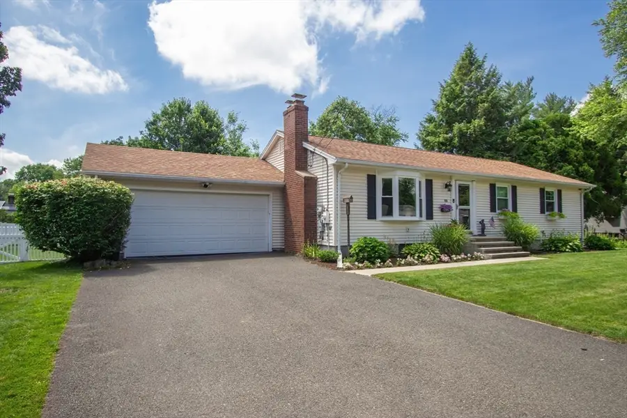 88 Meadowlark Dr., Longmeadow, MA 01106 - #3