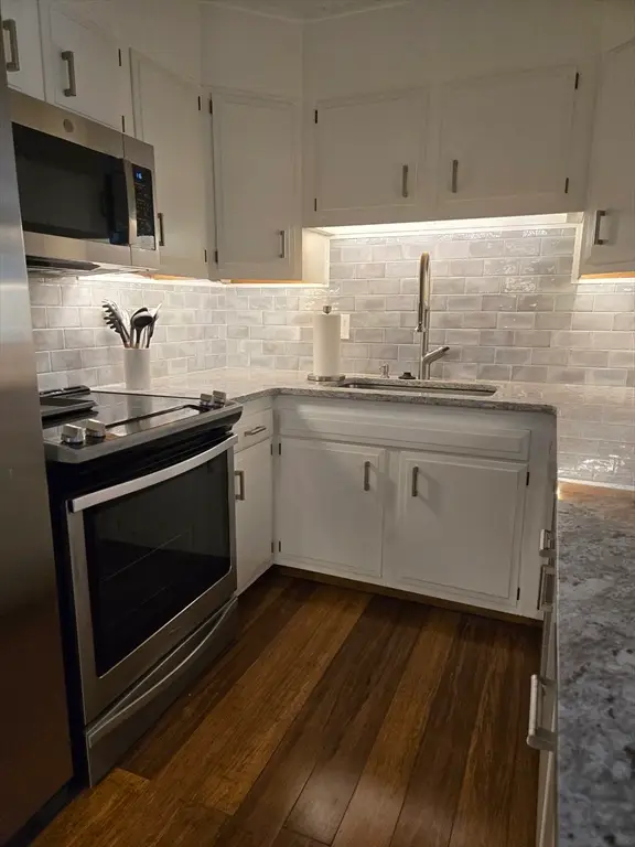 31 Hamlin Ln #B24, Needham, MA 02492