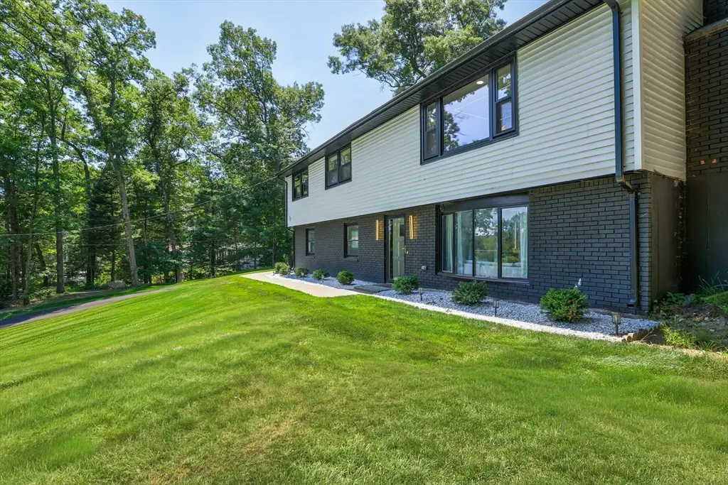17 Institute Rd, North Grafton, MA 01536 - #1