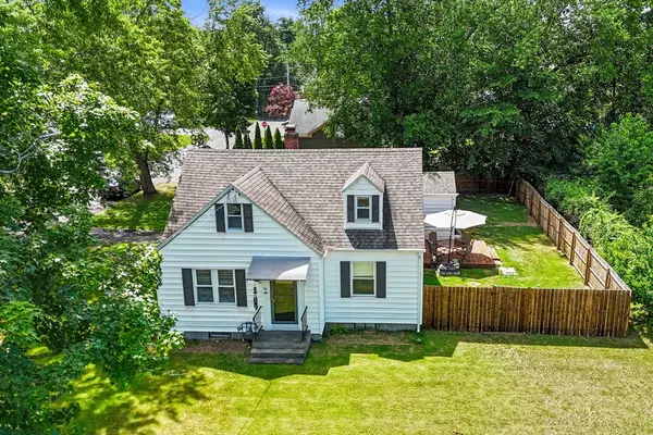 26 Thompson St, East Longmeadow, MA 01028