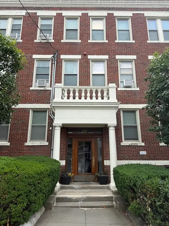 32 Ransom Rd #11, Boston, MA 02135