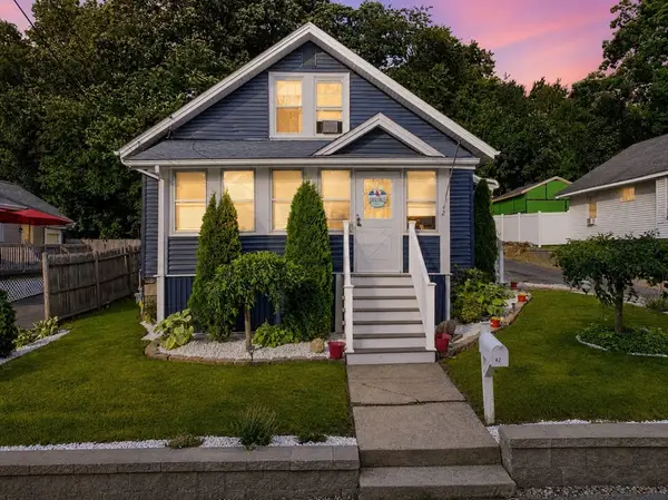 42 Volkmar St, Worcester, MA 01606