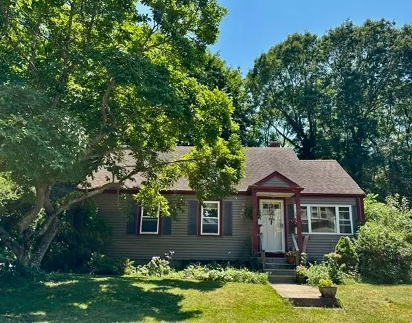 11 Blain St, Acushnet, MA 02743