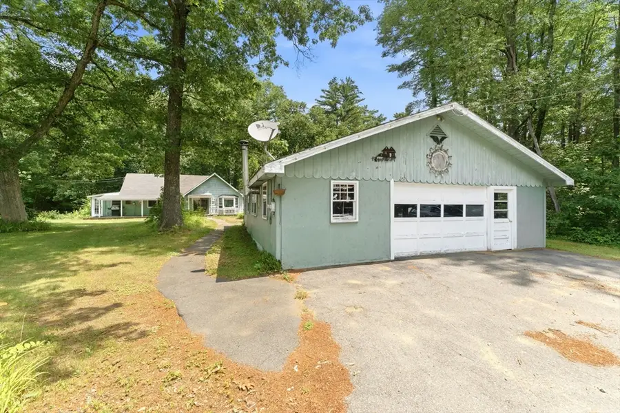 4 Essex St, Holland, MA 01521 - #2