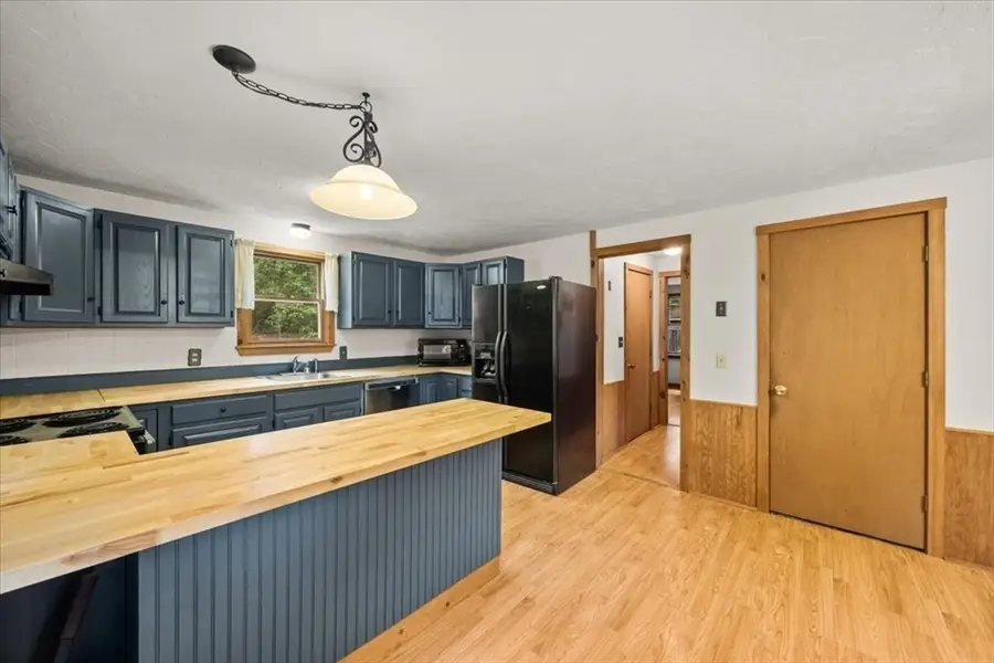 25 Main St, Carver, MA 02330 - #3