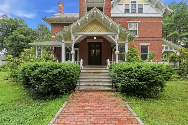 1 Florence St #2, Northampton, MA 01053