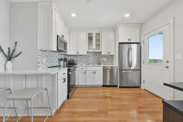 214-216 E Eagle St #5, Boston, MA 02128