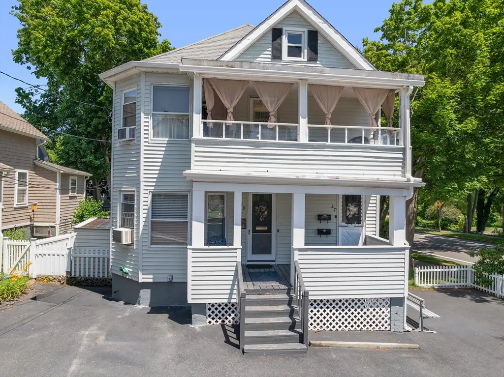 37-39 Remington St, Warwick, RI 02888 - #1